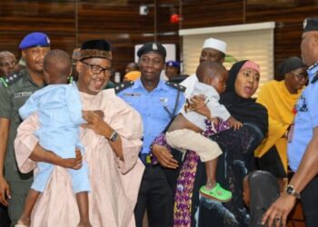 Bauchi State Governor Bala Mohammed has reunited three kids who were kidnapped by an unknown person with their parents 750x430