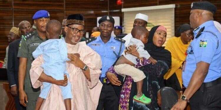 Bauchi State Governor Bala Mohammed has reunited three kids who were kidnapped by an unknown person with their parents 750x430