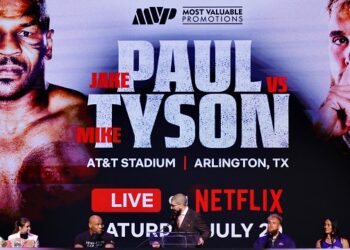 Former US boxer Mike Tyson L and YouTuber Jake Paul BoxHeavyTysonPostpone 1